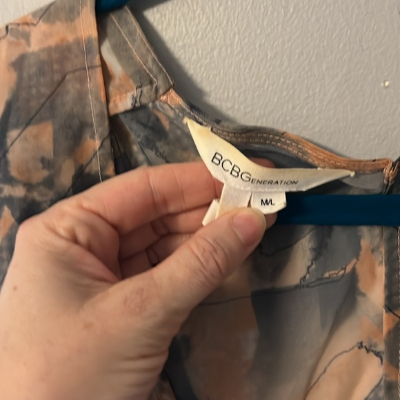 Cute! BGBGeneration Flowy Pink & Gray Abstract Print Top - Picture 8 of 13